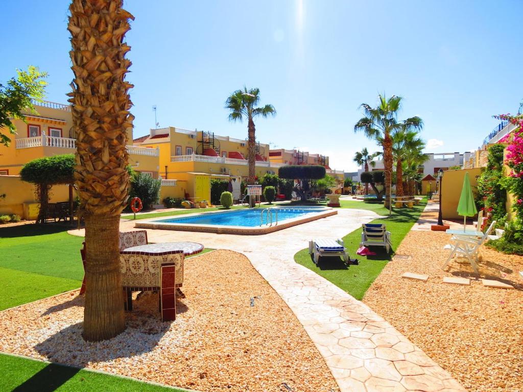 Casa La Zenia Elite Townhouse With Shared Pool And 10 Minutes Walk To Beach Villa Orihuela Exterior foto
