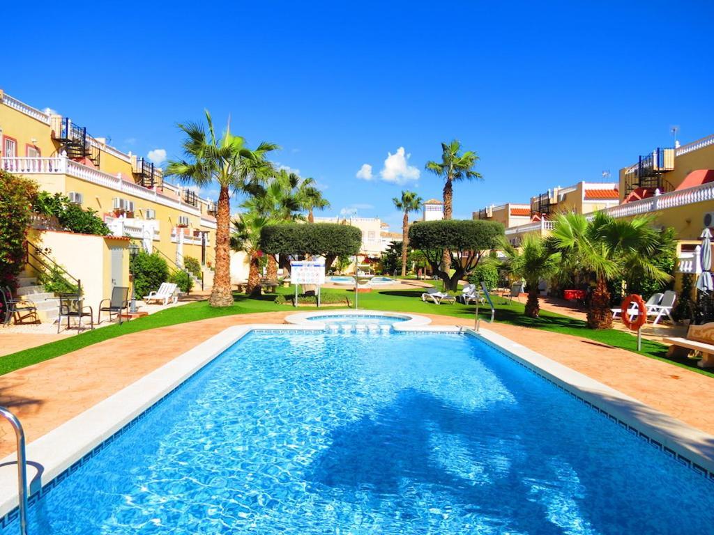 Casa La Zenia Elite Townhouse With Shared Pool And 10 Minutes Walk To Beach Villa Orihuela Exterior foto