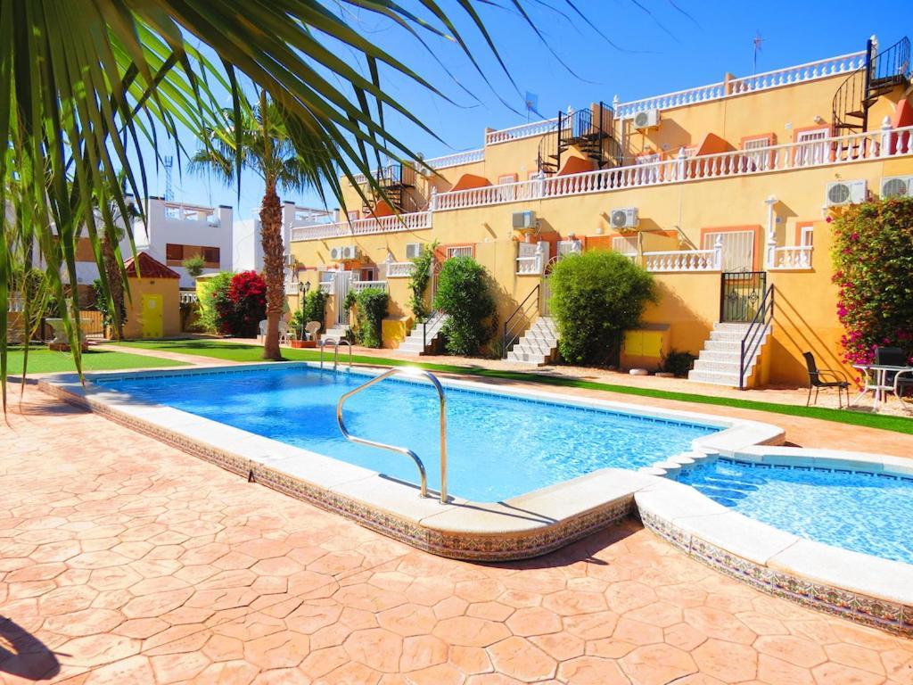 Casa La Zenia Elite Townhouse With Shared Pool And 10 Minutes Walk To Beach Villa Orihuela Exterior foto