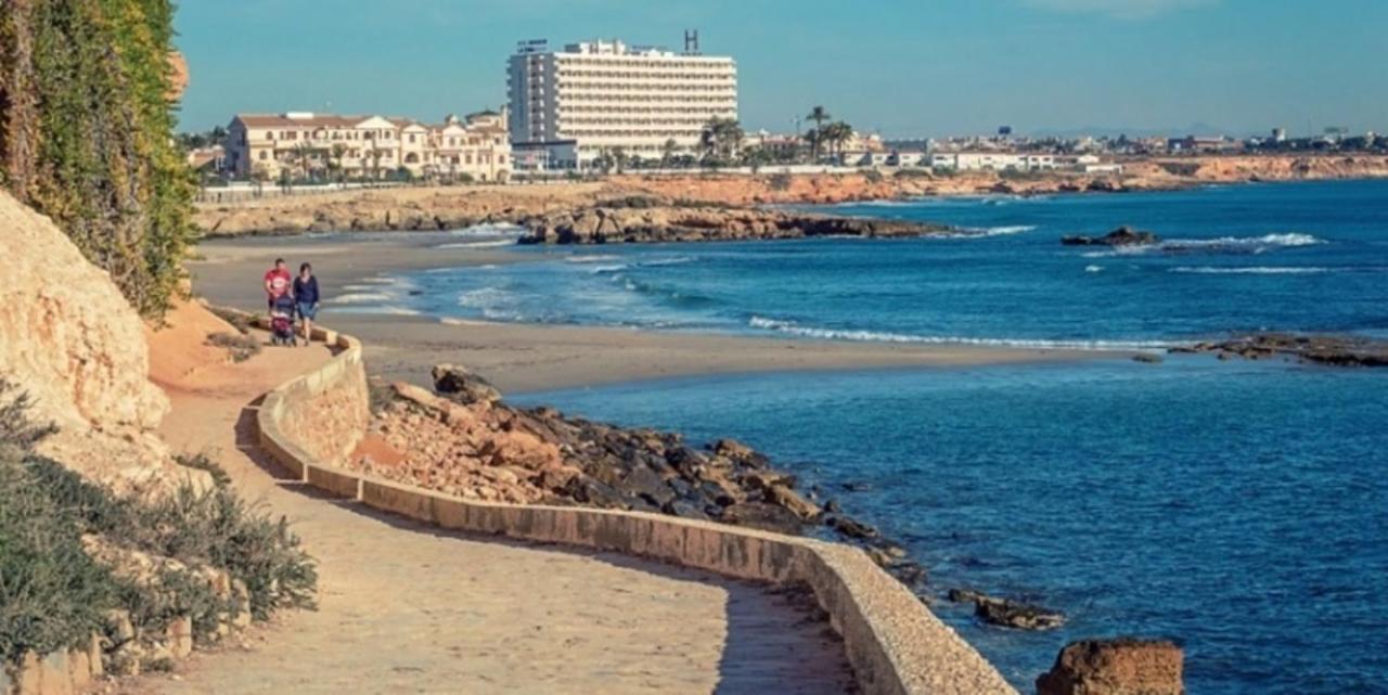 Casa La Zenia Elite Townhouse With Shared Pool And 10 Minutes Walk To Beach Villa Orihuela Exterior foto